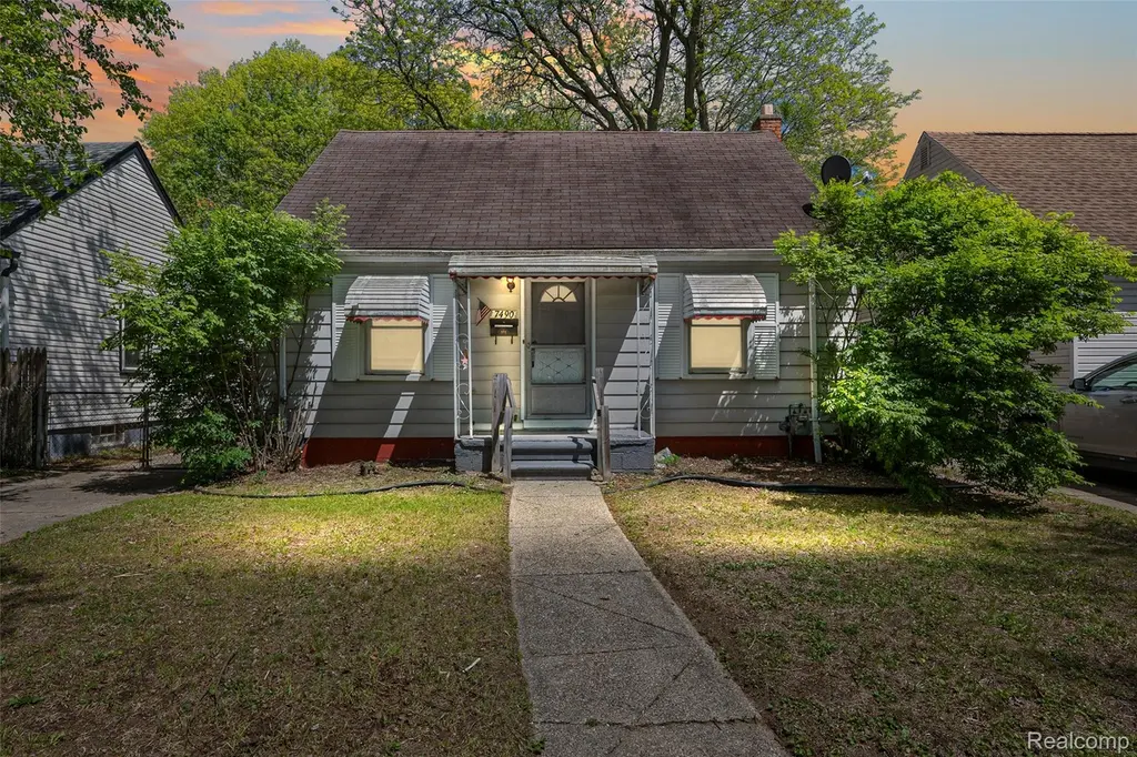 7490 Lamphere