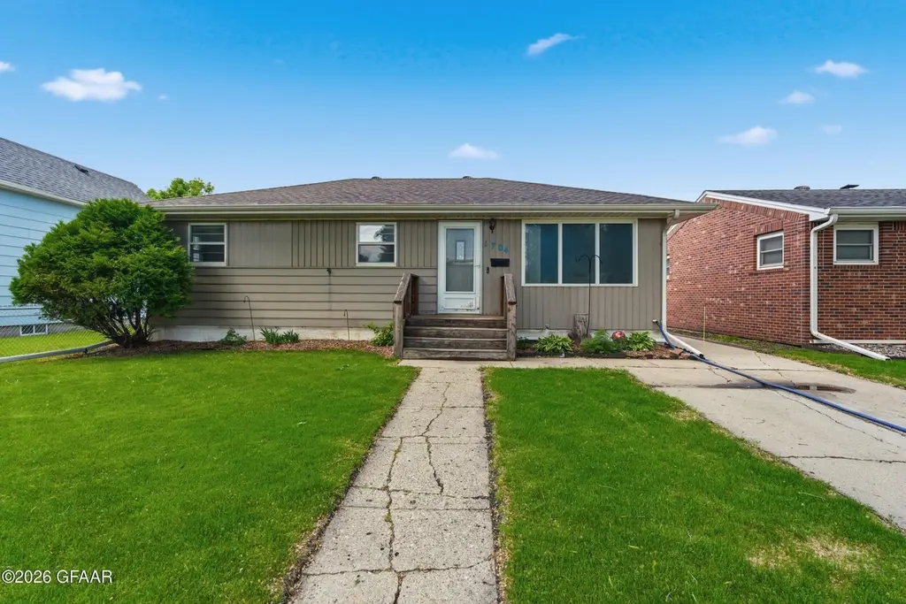 1704 10th Ave N