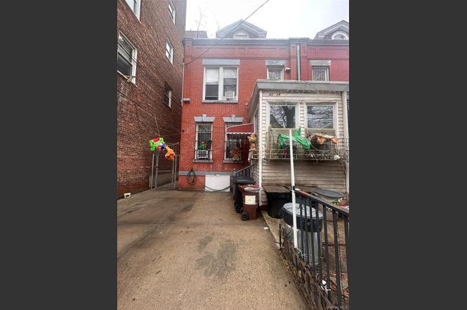 42-34 Ithaca St