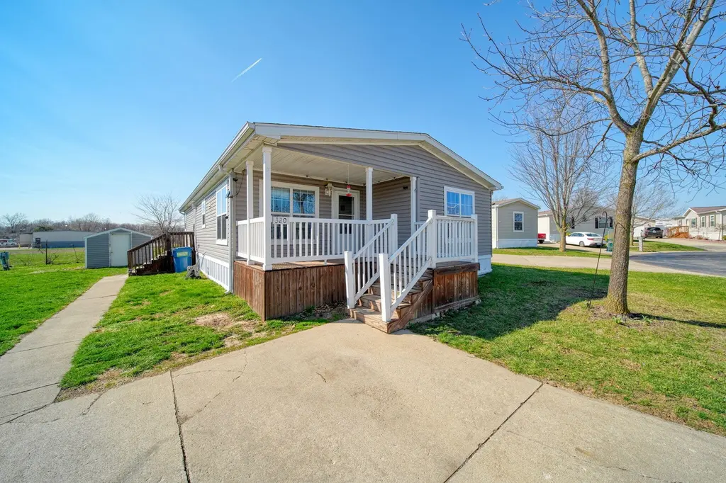 320 Grand River Dr
