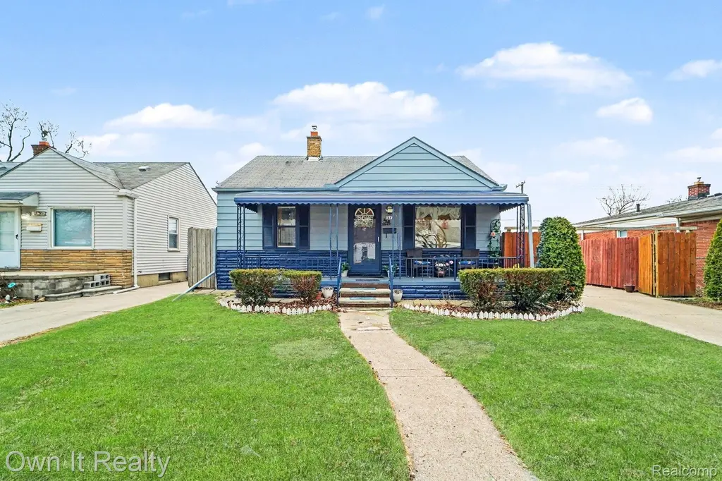 1647 Stewart Ave