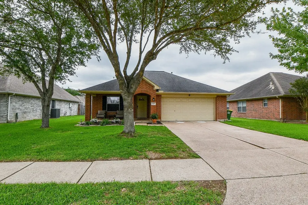 4107 Merlet Dr