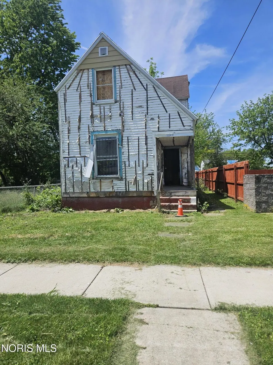 1209 Waverly Ave