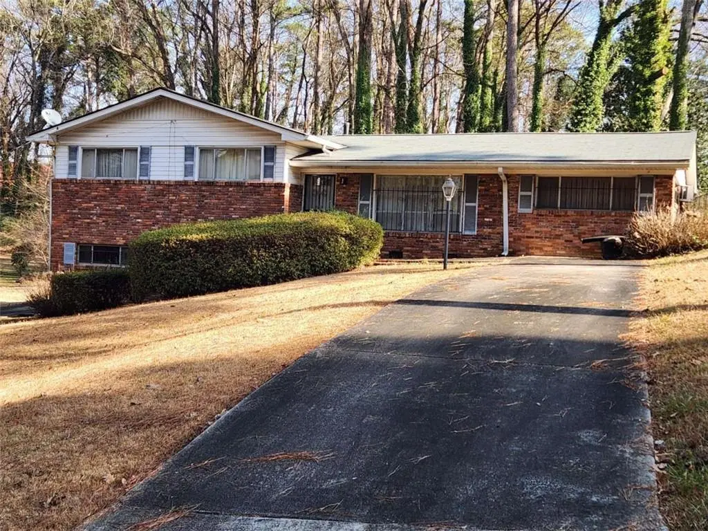 2366 Country Club Dr
