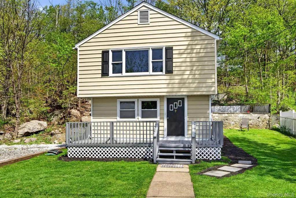 12 Montrose Dr