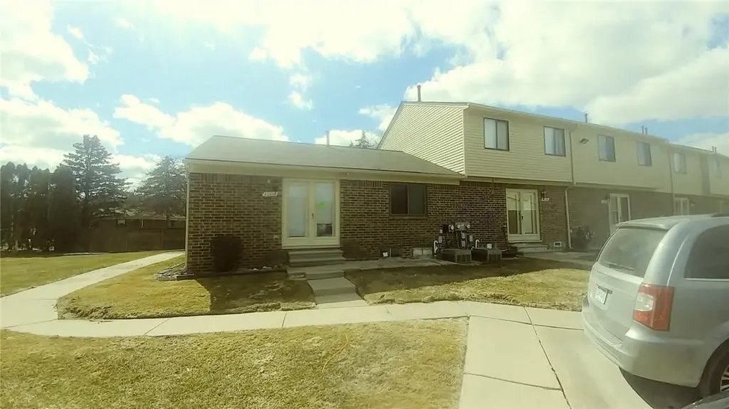 48600 Sugarbush Rd
