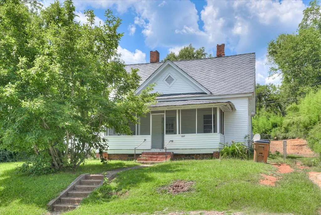 216 Circle St