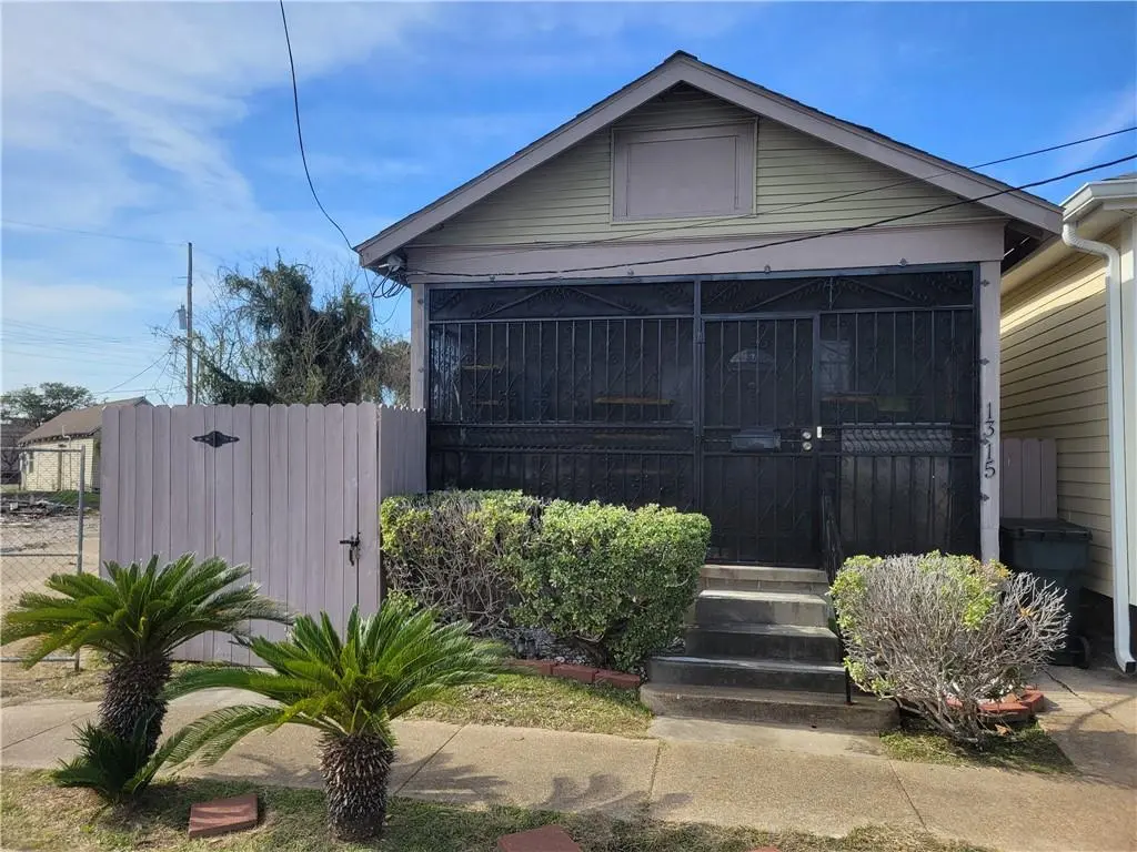 1315 S Salcedo St