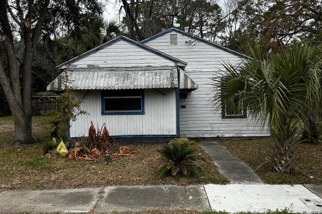 1519 8th St W