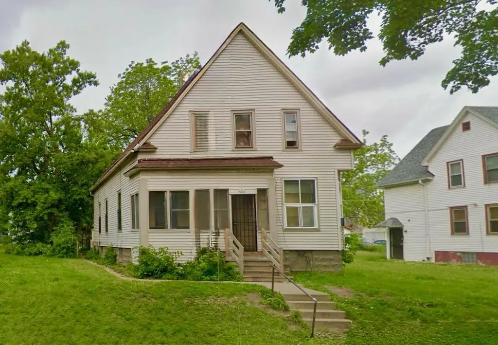 2951 N 25th St