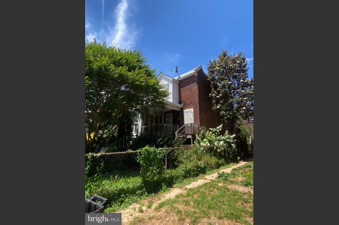 336 W 15th St
