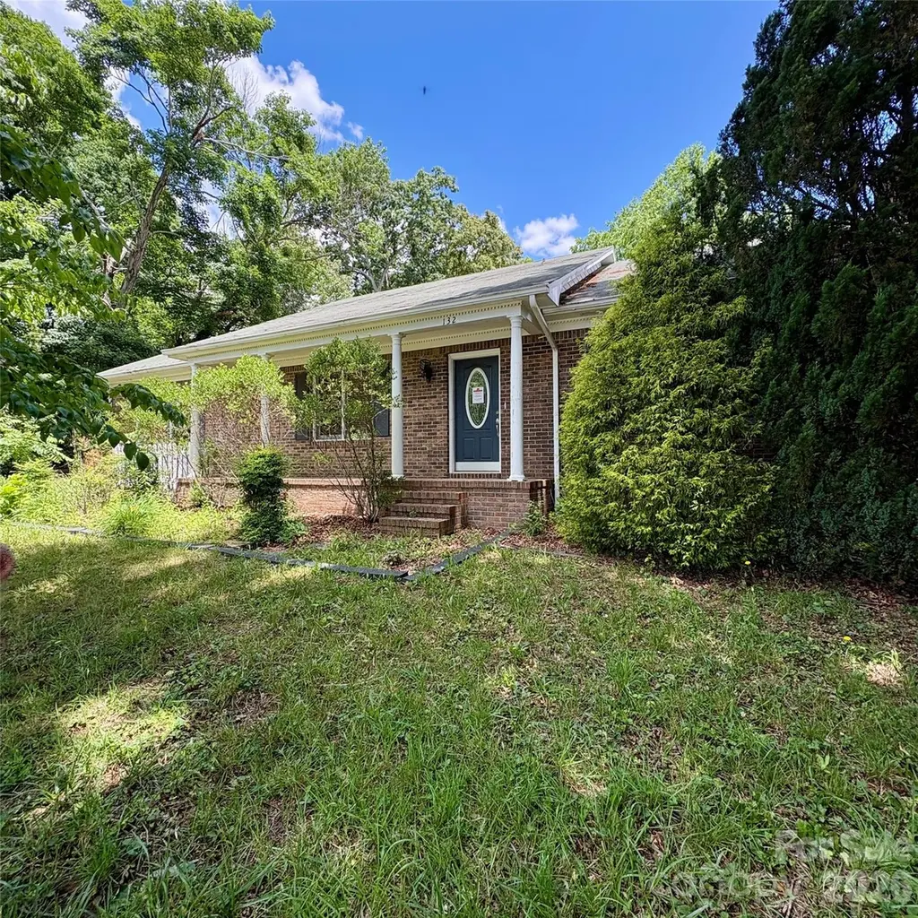 132 Haynes St