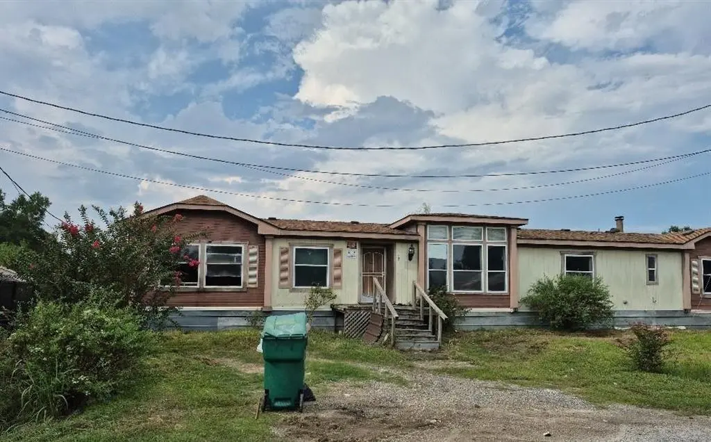 1102 Elsie St