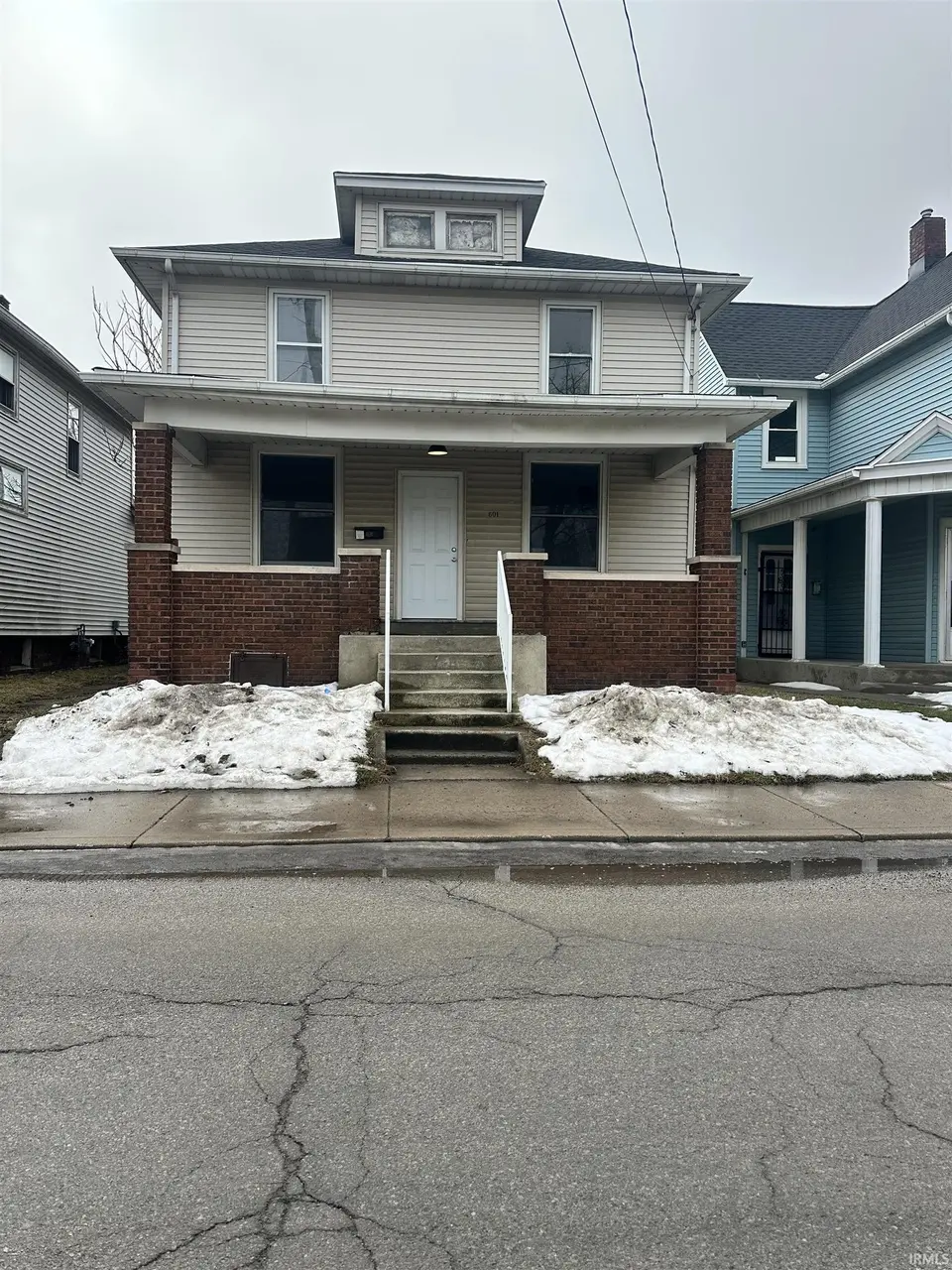 601 High St