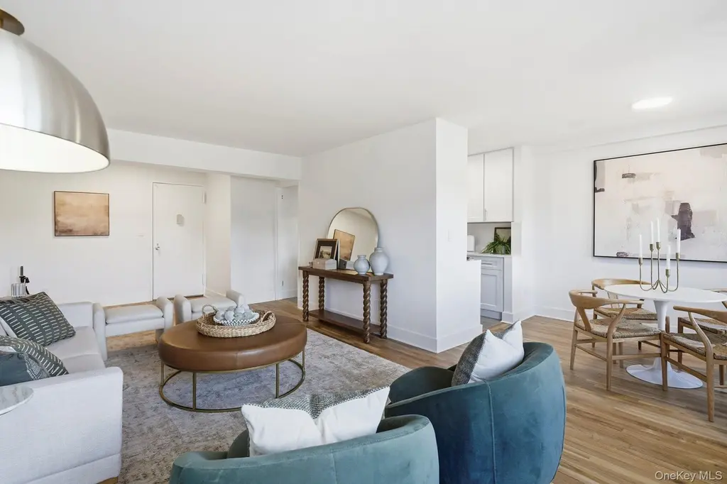 80 E Hartsdale Ave #518