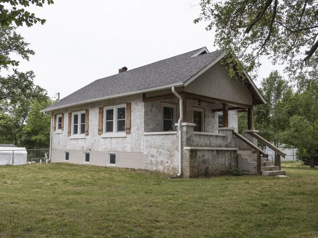 703 Johnson Ave
