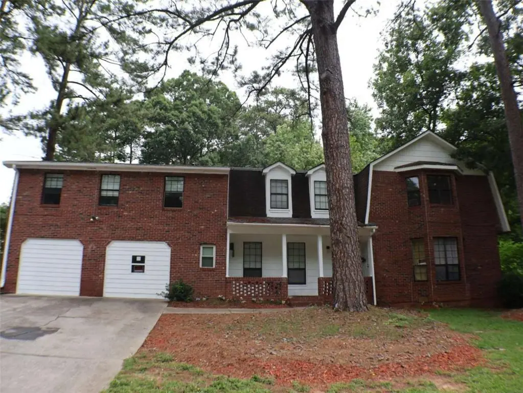 2498 Robinhood Dr