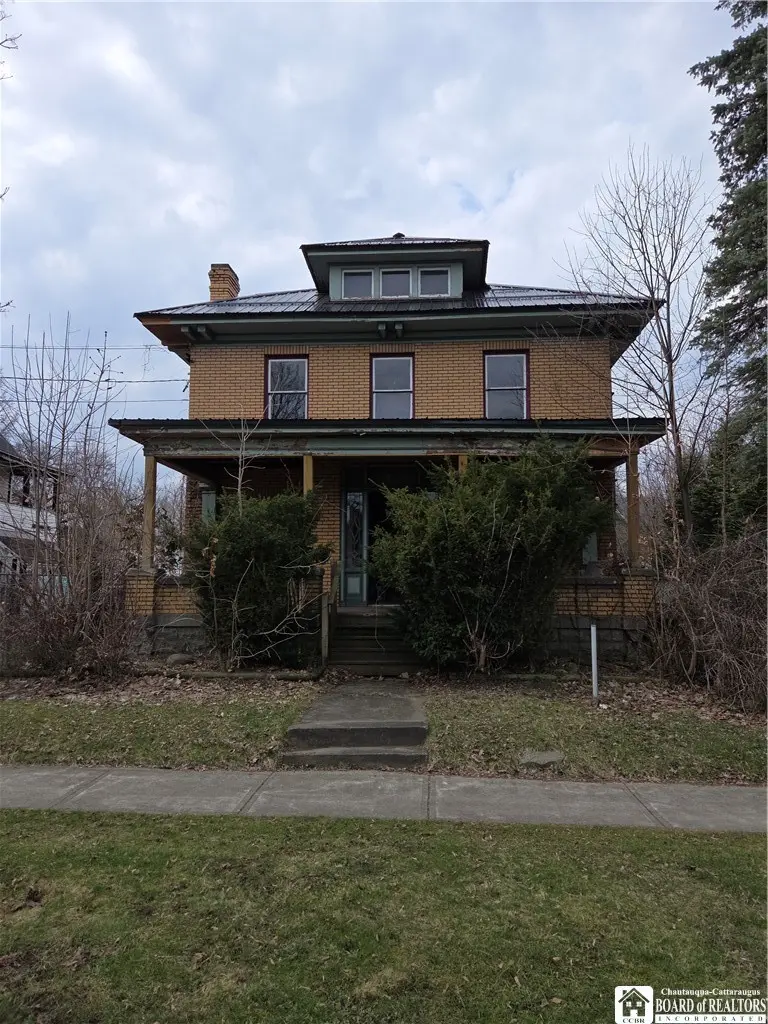 8 Williams St