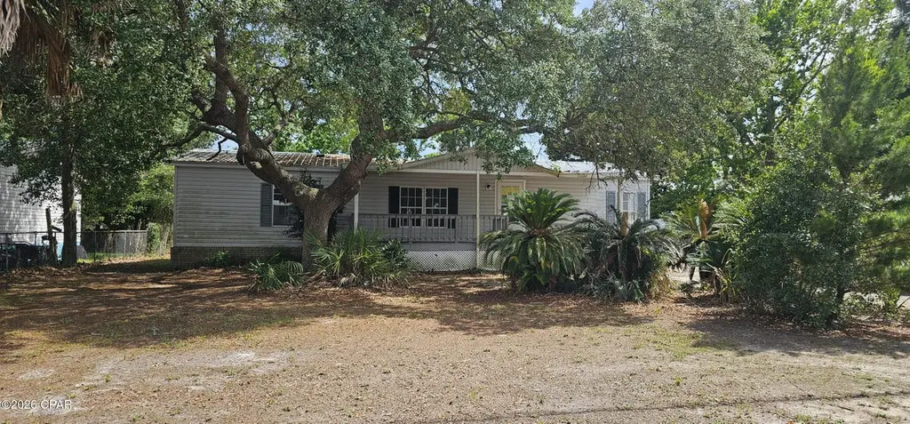22017 Lakeview Dr