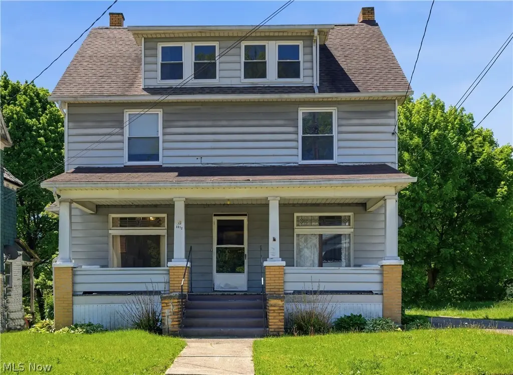 33 E Earle Ave