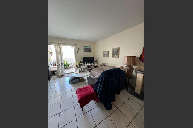 2000 Biarritz Dr #404