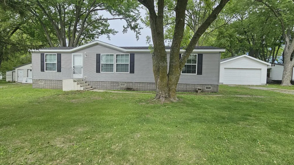 4910 Pershing Dr