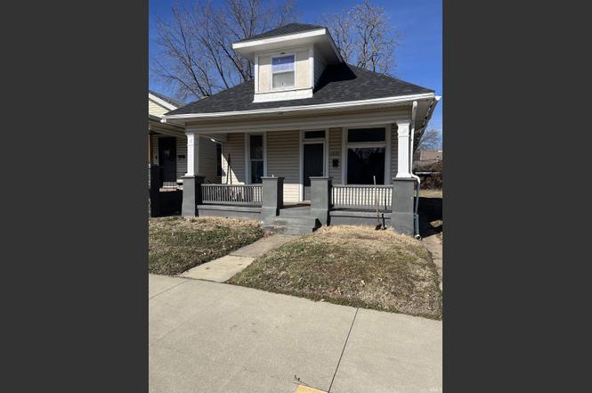 1332 E Walnut St