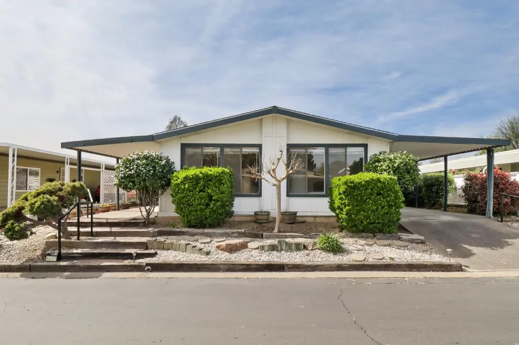 6637 Grosse Point Ct