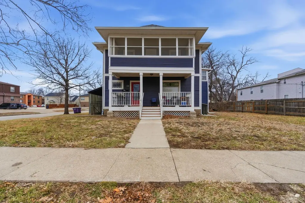 830 Moro St