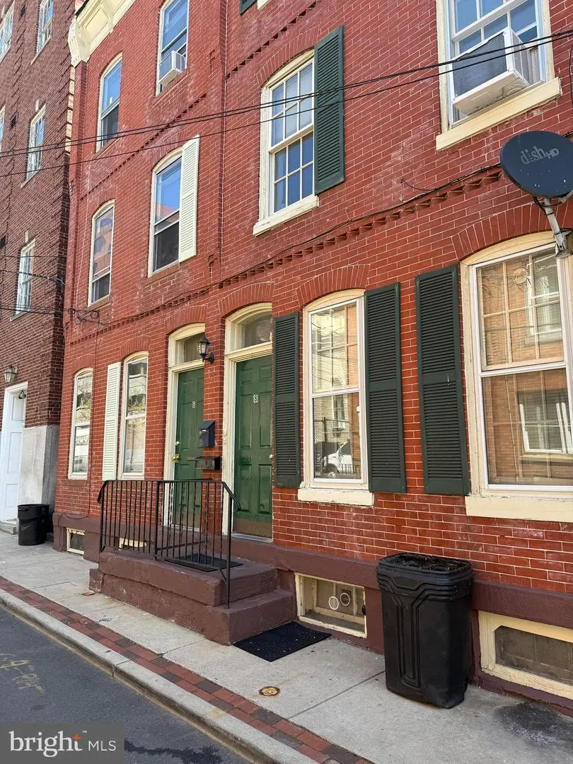 8 Peace St