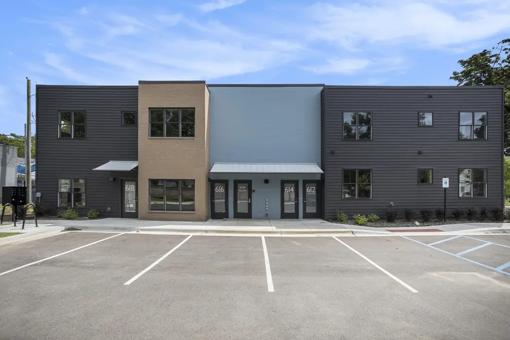 608 Southworth Ter
