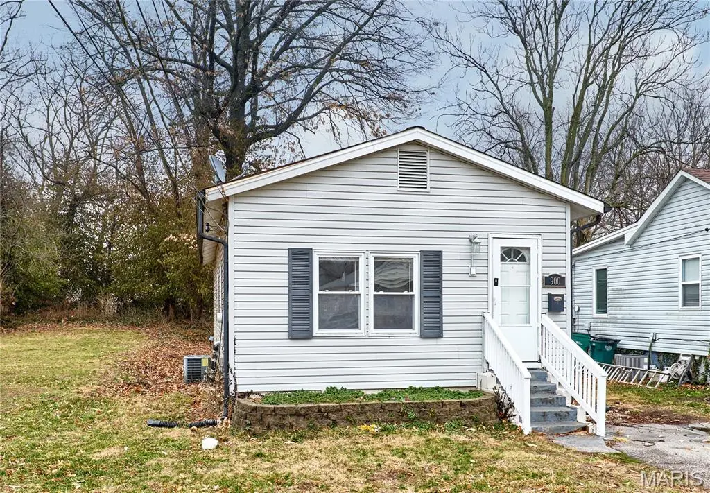 900 N Elm Ave