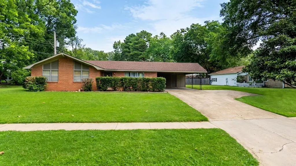 1824 W College
