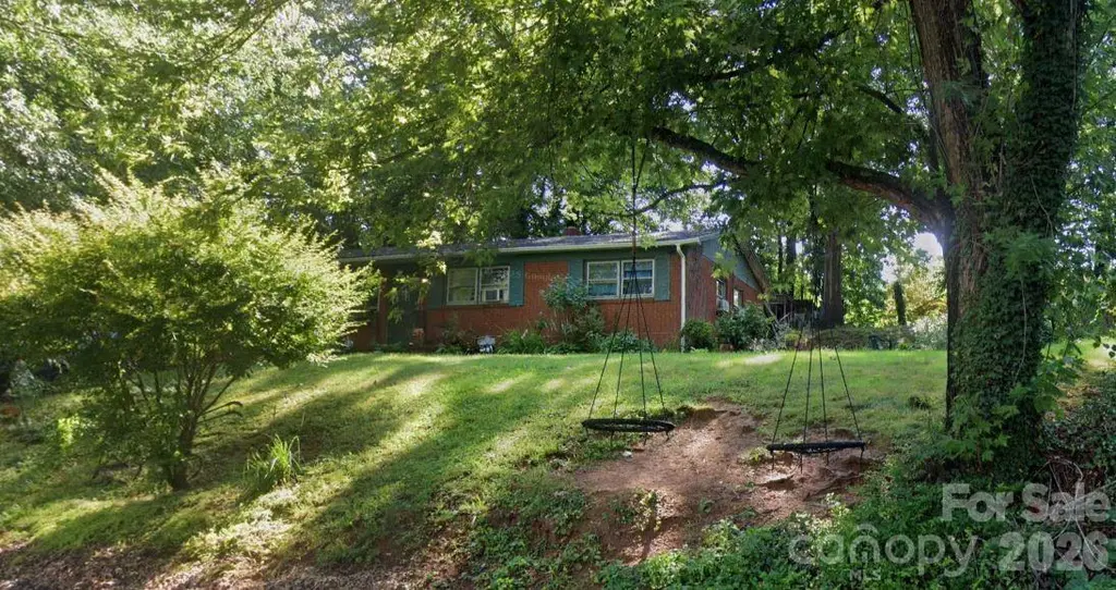 112 Darcus Ln