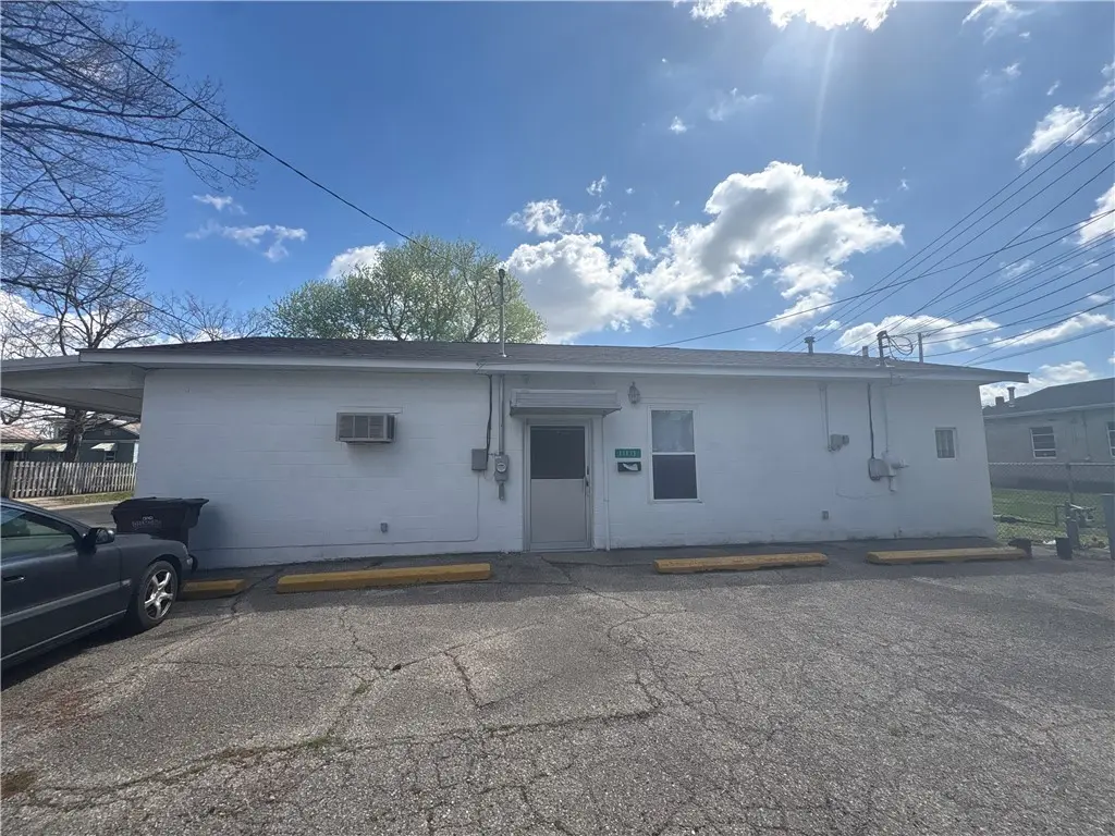 111 W High St