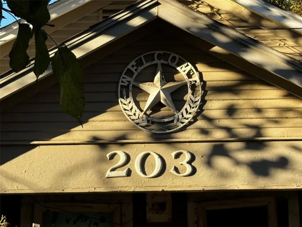203 E Fleming Ave