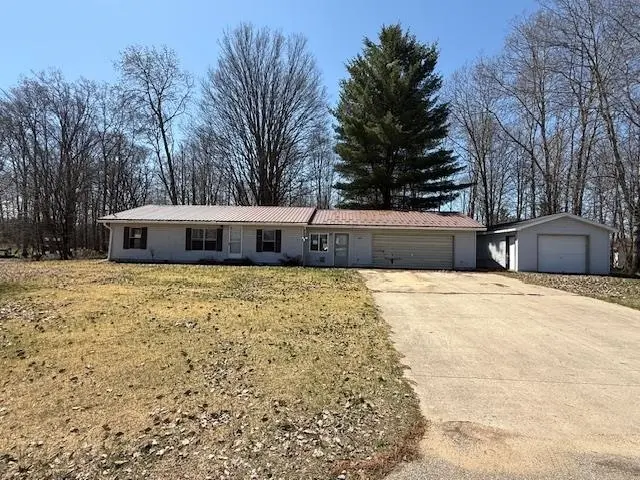 559 Gitchegumee Dr