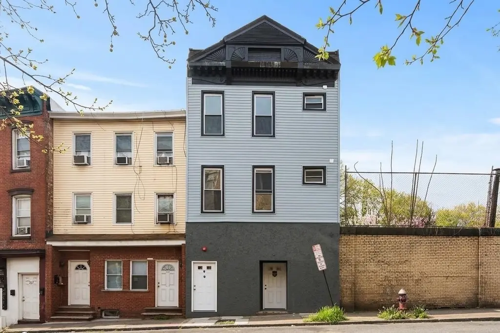 529 COMMUNIPAW Ave