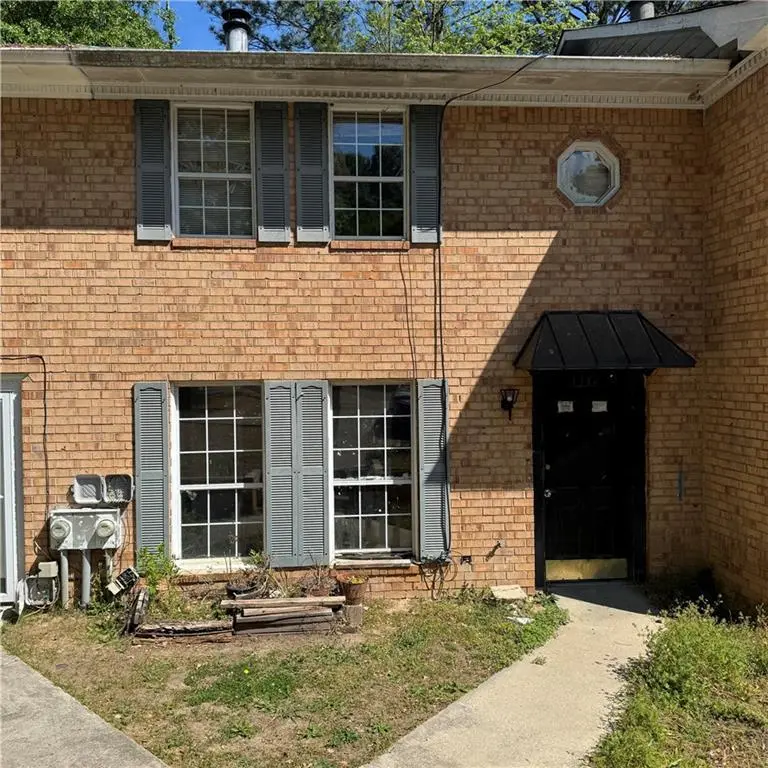 1110 Windgate Cir NW