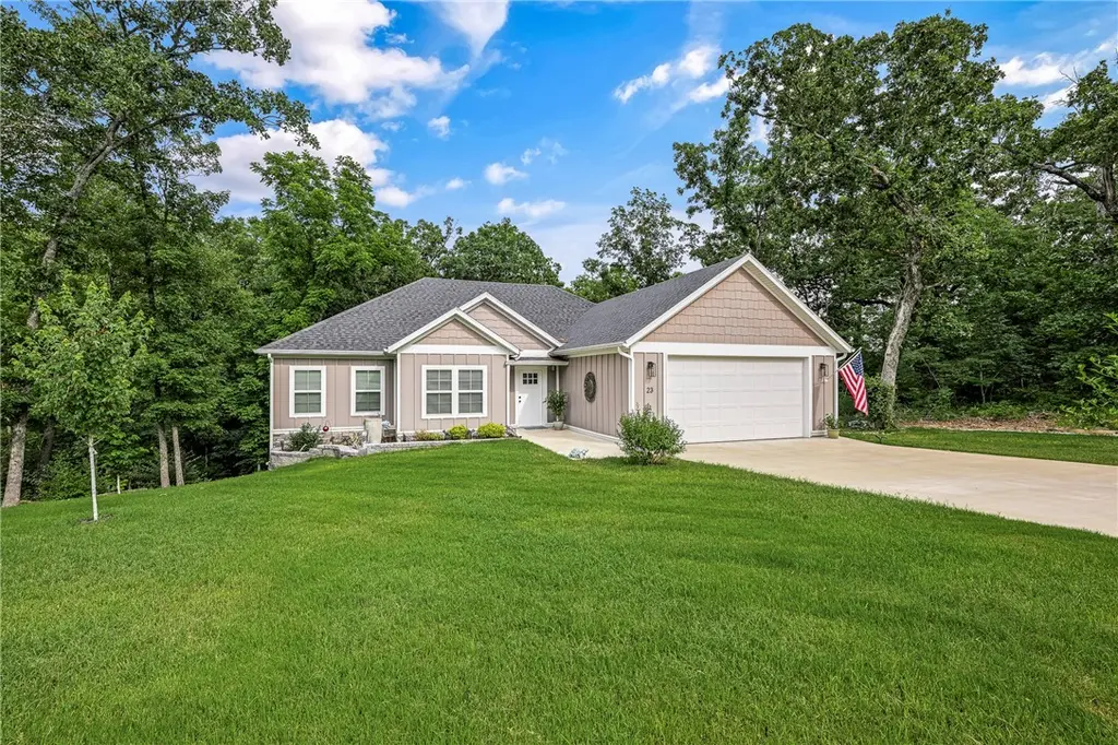 23 Chaucer Dr