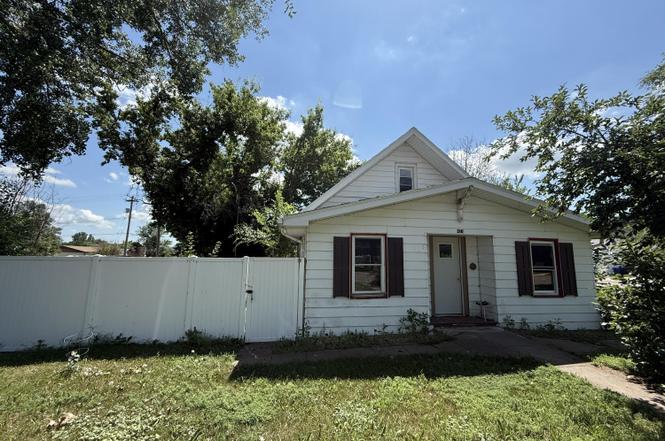 421 Main St W