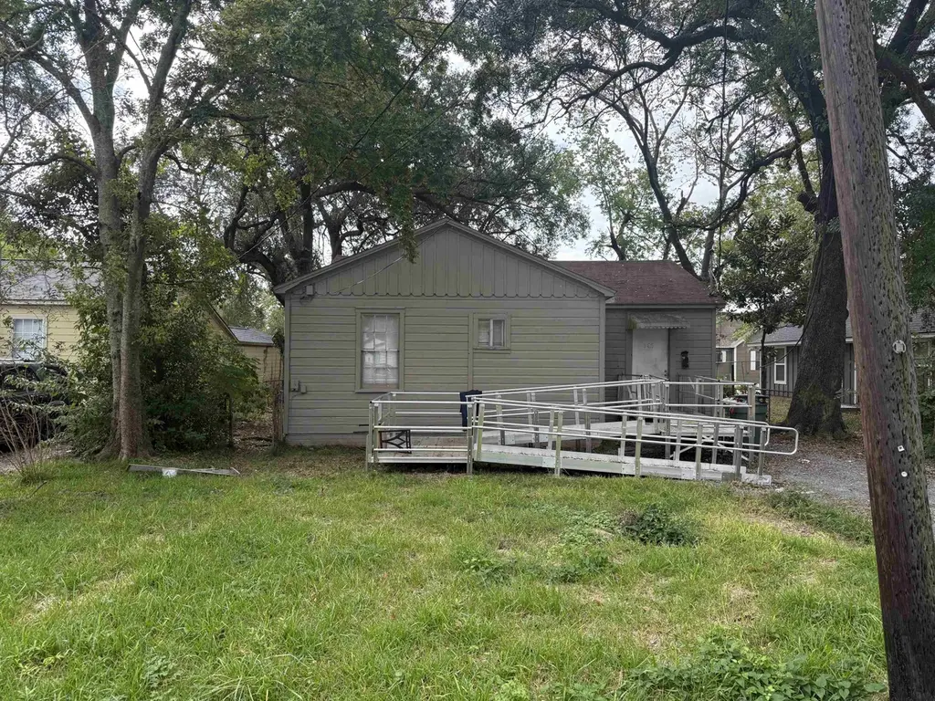 540 Dewey St