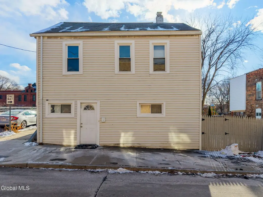 52 Ida St