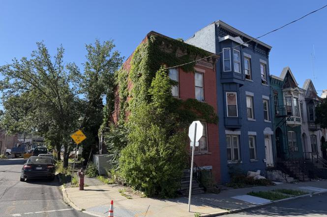 161.5 Lark St