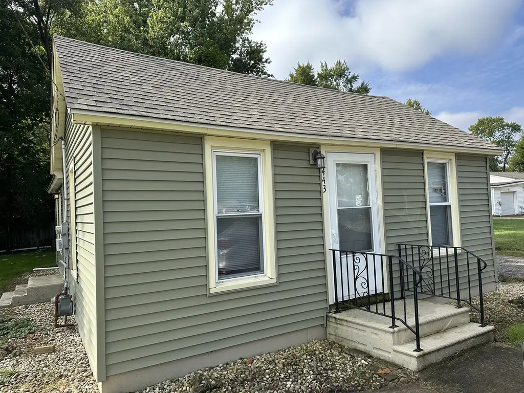 443 W Main St