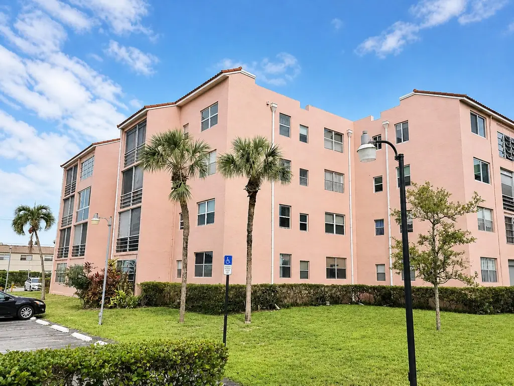 2841 Somerset Dr #107