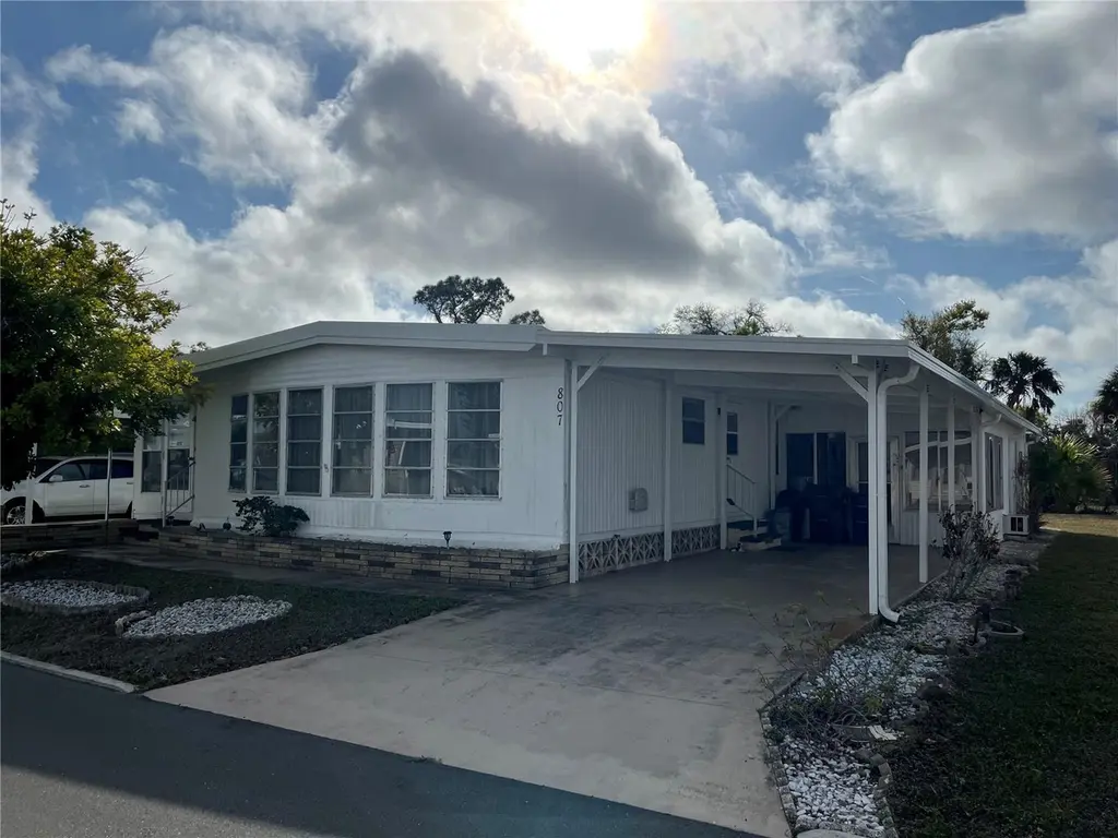 807 Jolanda Cir