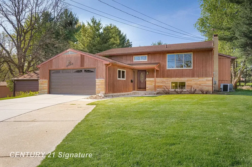 3893 Sage Ln