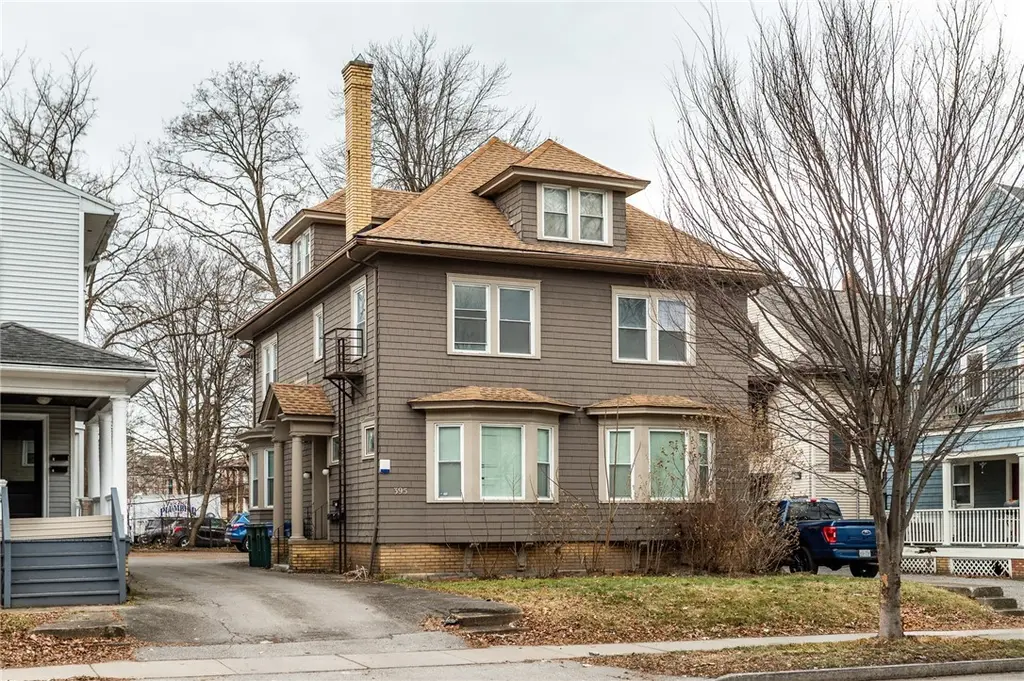 395 University Ave