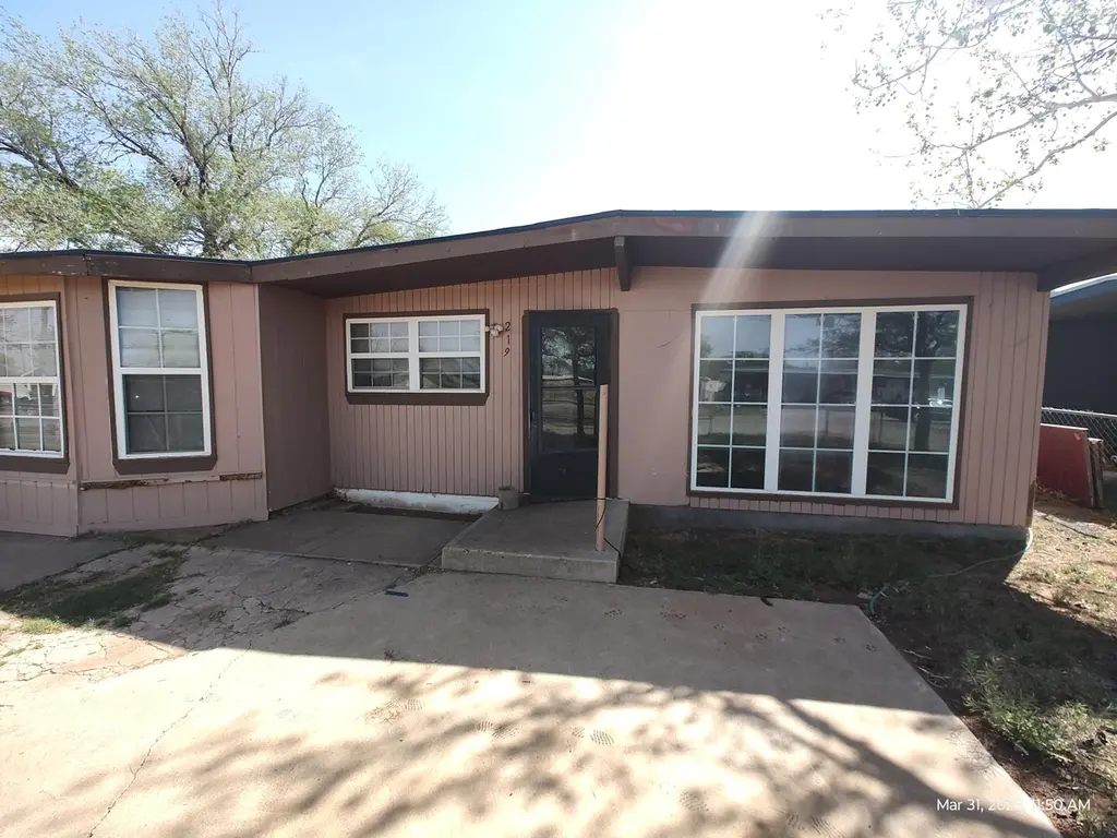 219 Cherry Ave